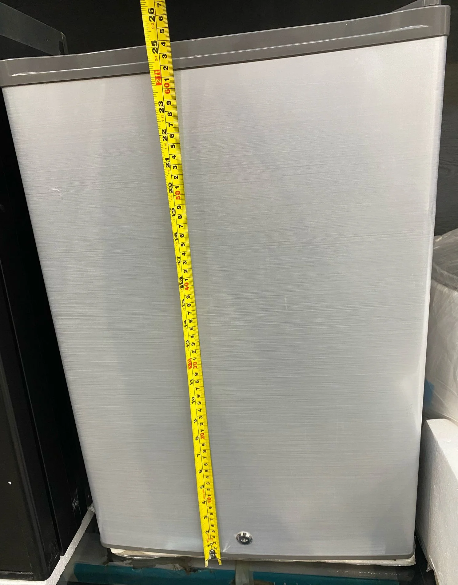 ثلاجة 12 فولت 70 لتر متنقلة للتخييم والرحلات